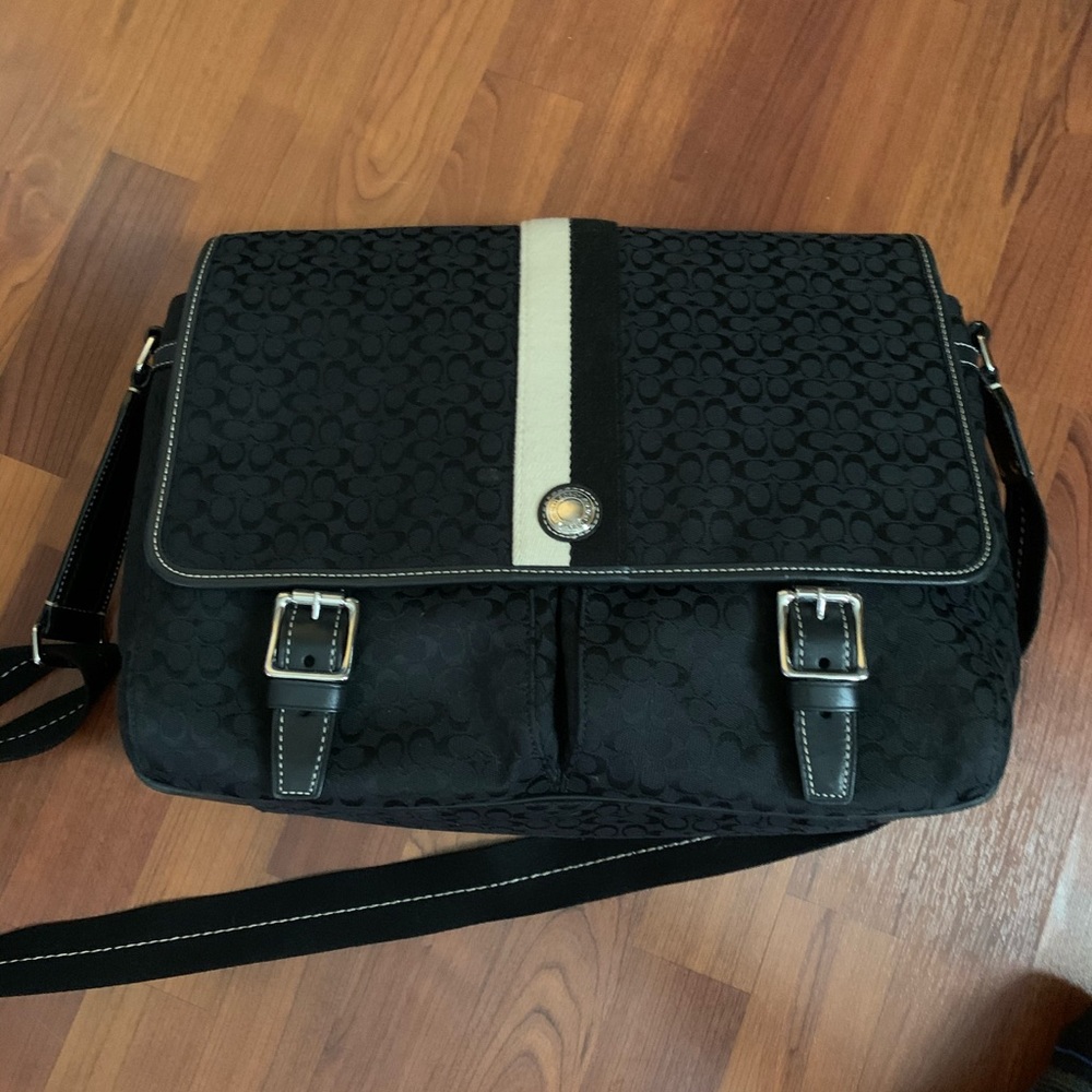 Coach Signature Voyager Messenger Bag Black - Picture 3 of 6